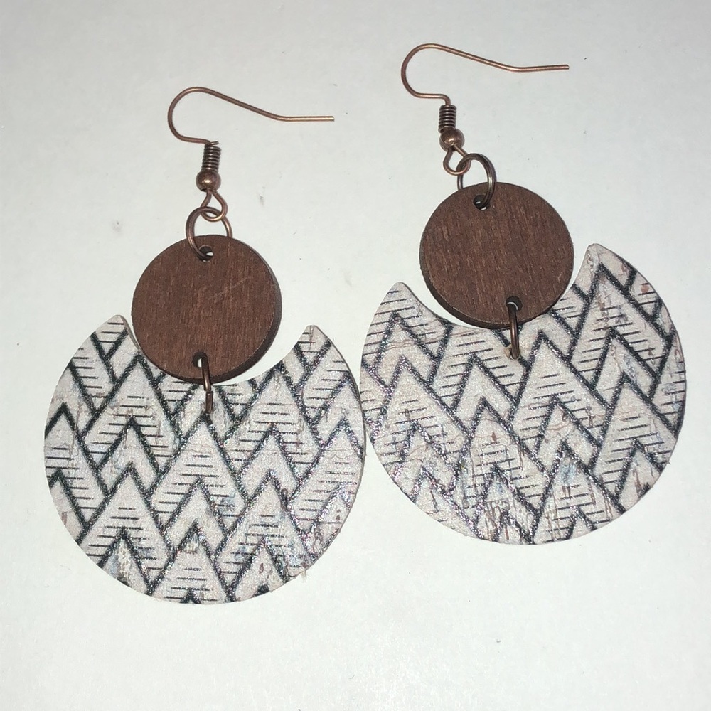 Geometric Patterned Retro Boho Earrings - Picture 4 of 4